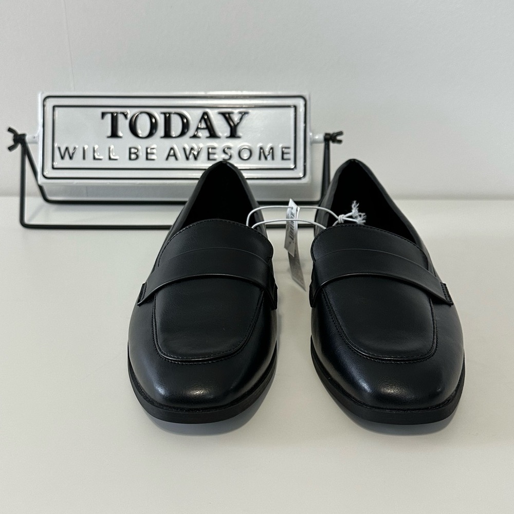 NWT Old Navy Black Faux Leather Classic City Loafer, Size 10